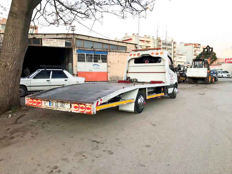 Simav oto kurtarma hizmeti - Arızalı otomobilin kayar kasa çekiciye yüklenmesi