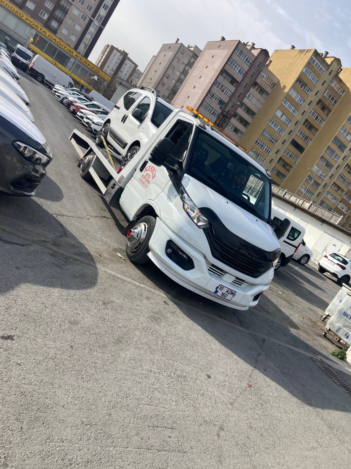 Ticari panelvan aracın çekiciye yüklenmiş hali